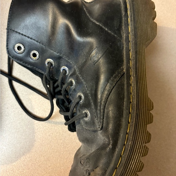 Size 8 doc Martens - Picture 8 of 11